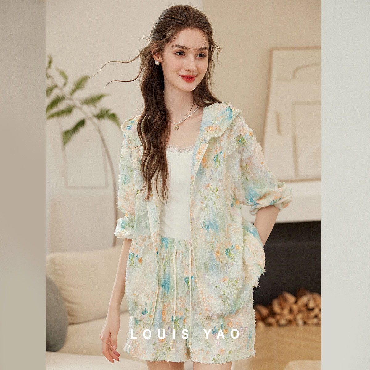 طقم نسائي من LOUIS YAO لربيع و - مراجعة Shorts وسعره